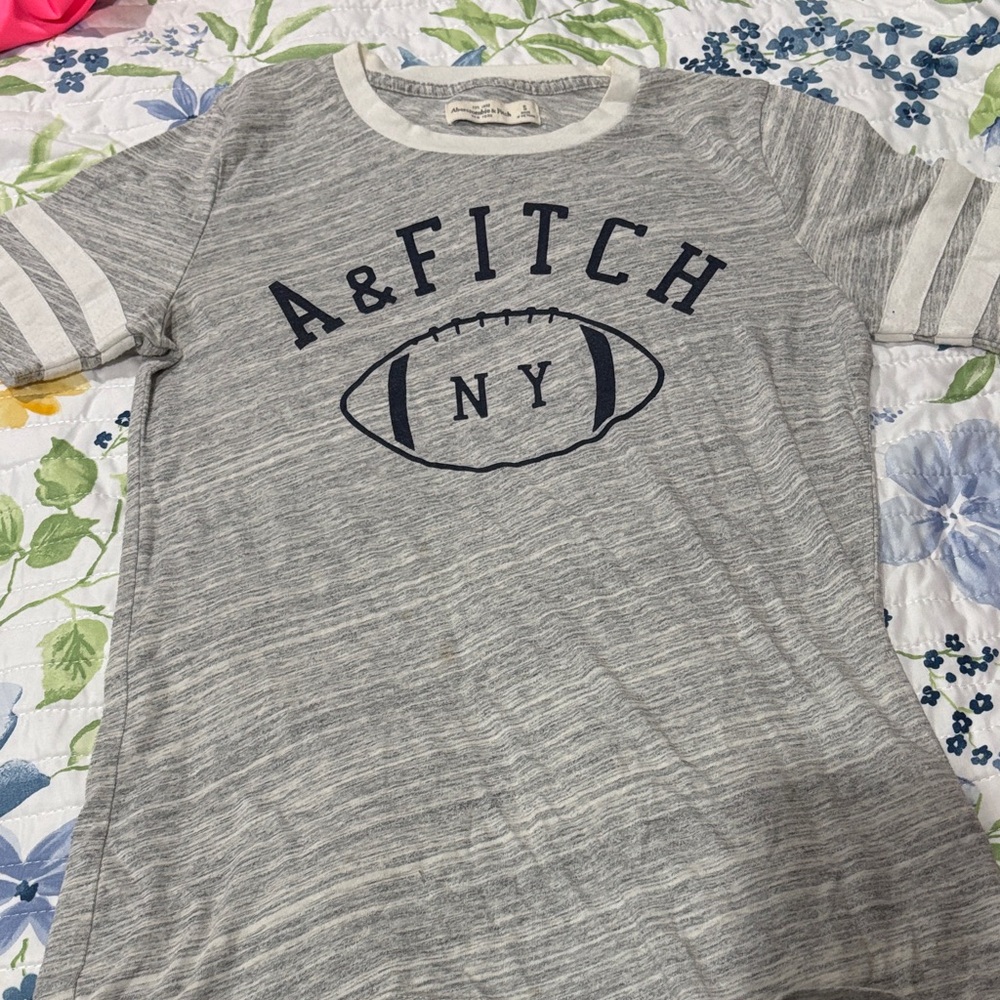 Abercrombie & Fitch set of 2 t-shirts
One is size S the other XS